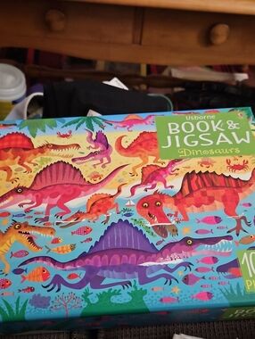Usborne Book And Jigsaw Dinosaurs 100  Pieces